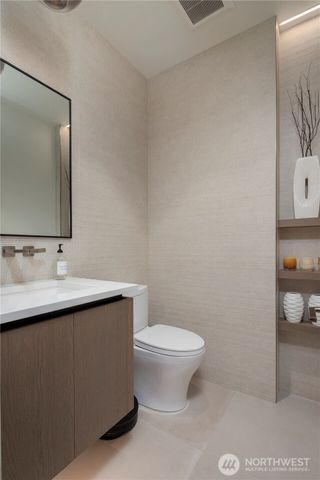 9810 SE Shoreland Drive, Bellevue, WA 98004