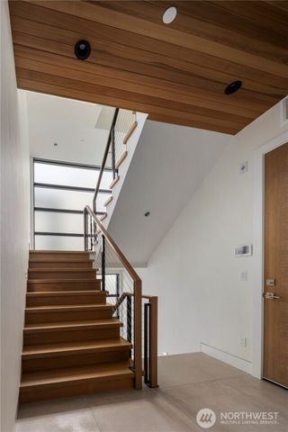 9810 SE Shoreland Drive, Bellevue, WA 98004