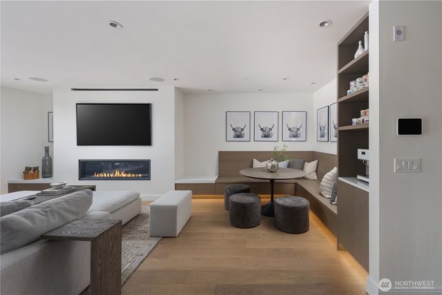 9810 SE Shoreland Drive, Bellevue, WA 98004
