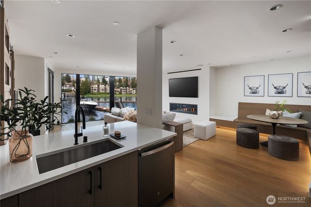 9810 SE Shoreland Drive, Bellevue, WA 98004