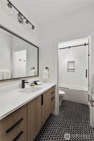 9810 SE Shoreland Drive, Bellevue, WA 98004