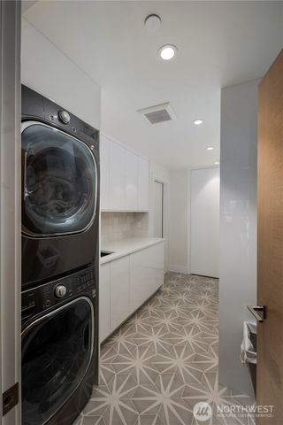 9810 SE Shoreland Drive, Bellevue, WA 98004