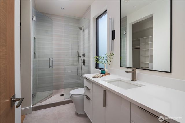 9810 SE Shoreland Drive, Bellevue, WA 98004