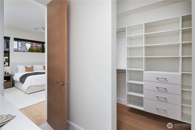 9810 SE Shoreland Drive, Bellevue, WA 98004