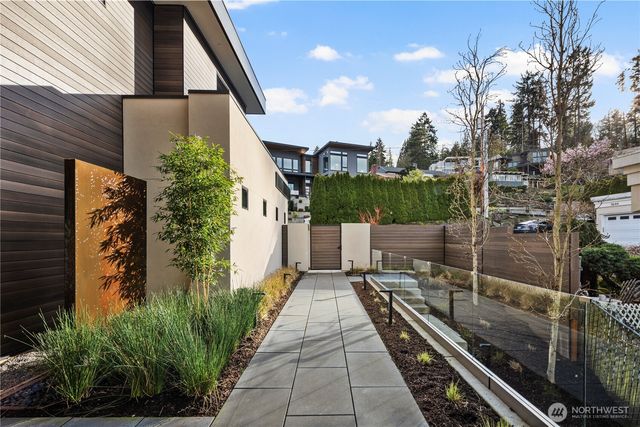 9810 SE Shoreland Drive, Bellevue, WA 98004