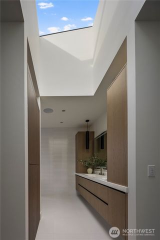 9810 SE Shoreland Drive, Bellevue, WA 98004