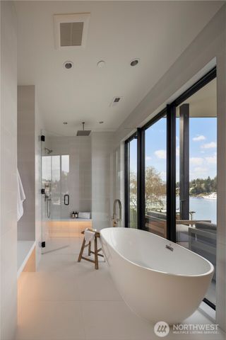 9810 SE Shoreland Drive, Bellevue, WA 98004