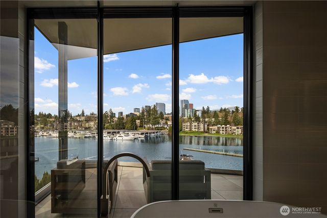 9810 SE Shoreland Drive, Bellevue, WA 98004
