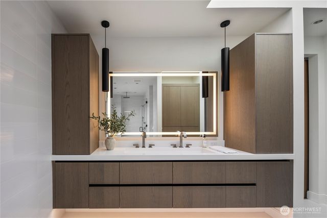 9810 SE Shoreland Drive, Bellevue, WA 98004