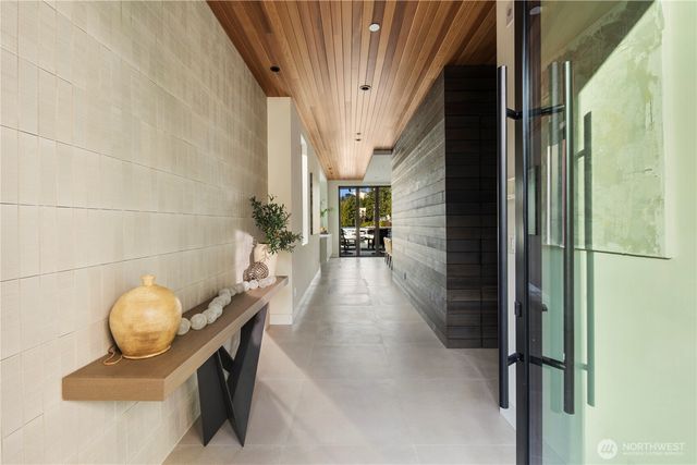 9810 SE Shoreland Drive, Bellevue, WA 98004