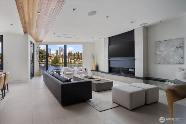 9810 SE Shoreland Drive, Bellevue, WA 98004