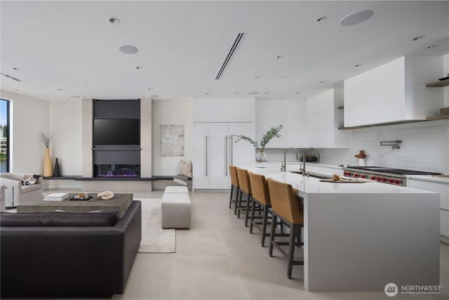 9810 SE Shoreland Drive, Bellevue, WA 98004