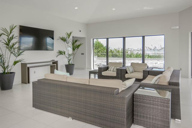 5510 N Ocean Drive 21-D, Singer Island, FL 33404