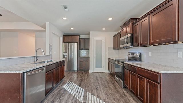 1311 Valley Drive, Gentry, AR 72734