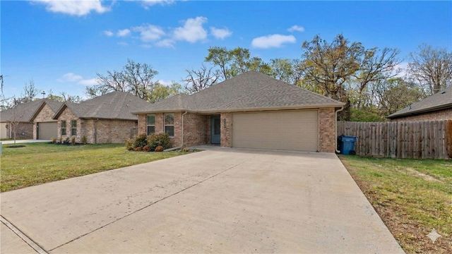 1311 Valley Drive, Gentry, AR 72734