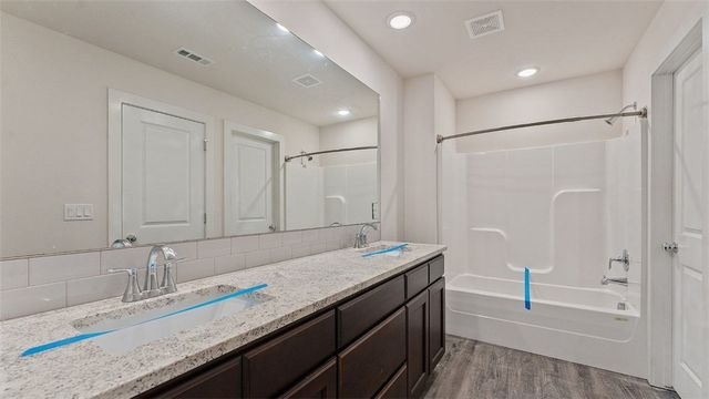 1311 Valley Drive, Gentry, AR 72734