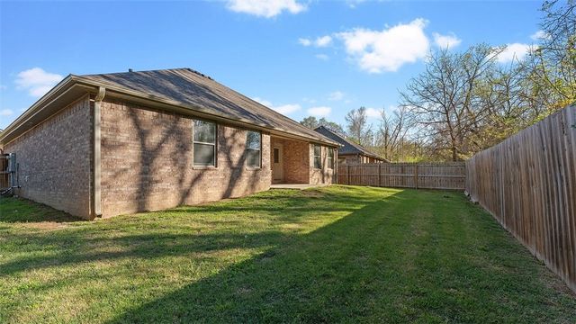1311 Valley Drive, Gentry, AR 72734