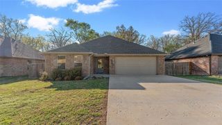 1311 Valley Drive, Gentry, AR 72734