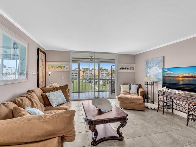 201 SE 11th Ter 303, Dania Beach, FL 33004