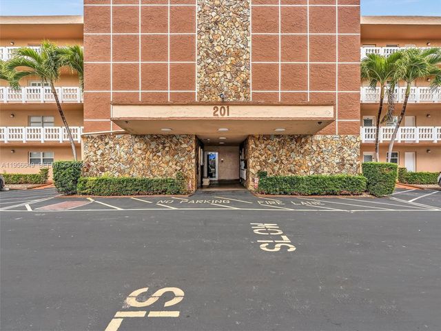 201 SE 11th Ter 303, Dania Beach, FL 33004