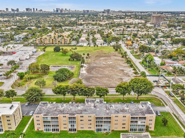 201 SE 11th Ter 303, Dania Beach, FL 33004