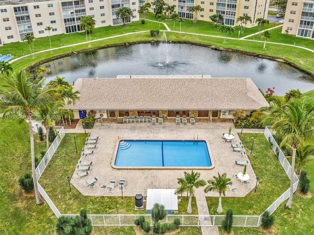 201 SE 11th Ter 303, Dania Beach, FL 33004