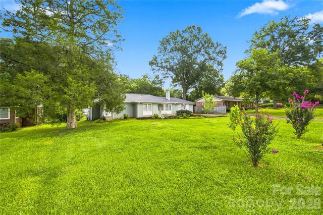 6142 King George Drive, Charlotte, NC 28213