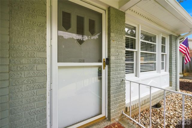 6142 King George Drive, Charlotte, NC 28213