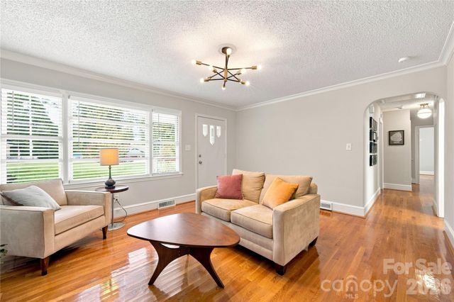 6142 King George Drive, Charlotte, NC 28213