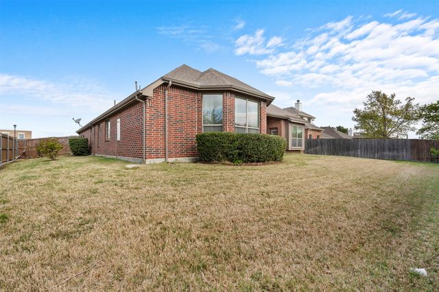 211 Chinaberry Trail, Forney, TX 75126