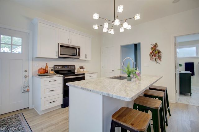 1950 W 50th Street, Cleveland, OH 44102