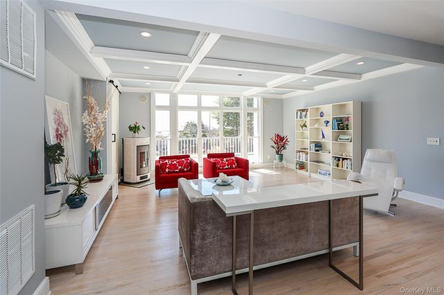 14 S Country Road, Westhampton, NY 11977