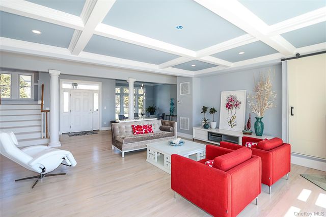 14 S Country Road, Westhampton, NY 11977