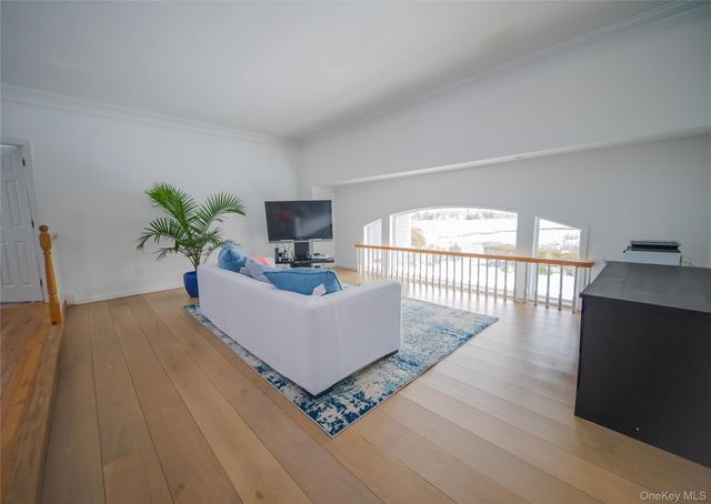 14 S Country Road, Westhampton, NY 11977