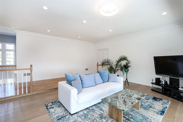 14 S Country Road, Westhampton, NY 11977