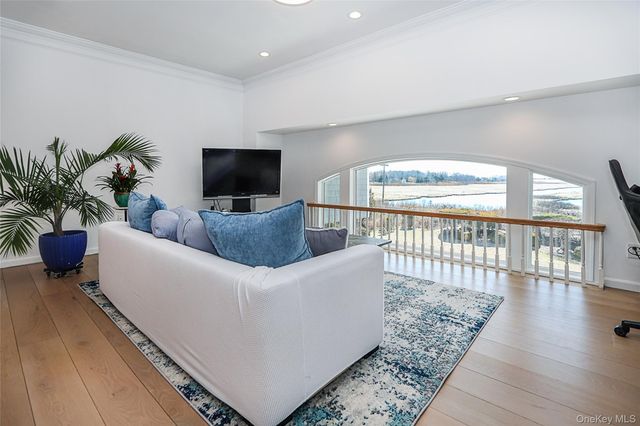 14 S Country Road, Westhampton, NY 11977