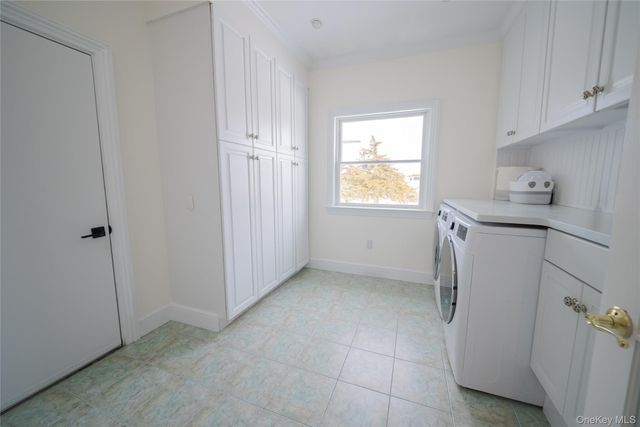 14 S Country Road, Westhampton, NY 11977