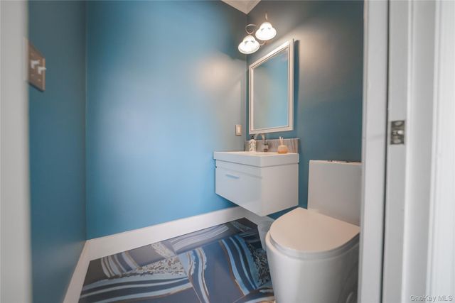 14 S Country Road, Westhampton, NY 11977