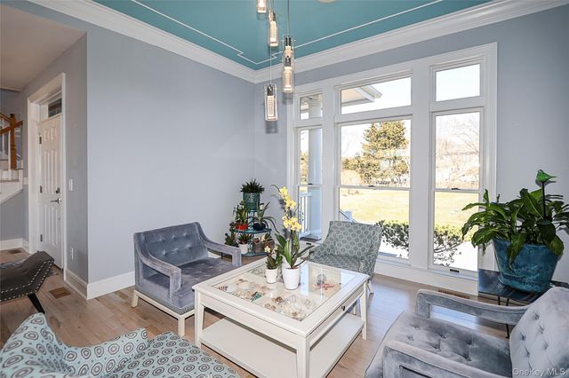 14 S Country Road, Westhampton, NY 11977