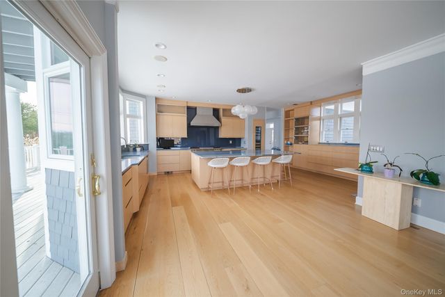 14 S Country Road, Westhampton, NY 11977