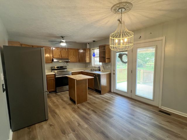 134 Cherokee Avenue, Russell Springs, KY 42642