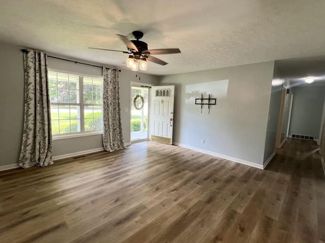 134 Cherokee Avenue, Russell Springs, KY 42642