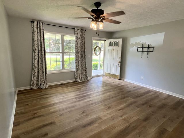 134 Cherokee Avenue, Russell Springs, KY 42642