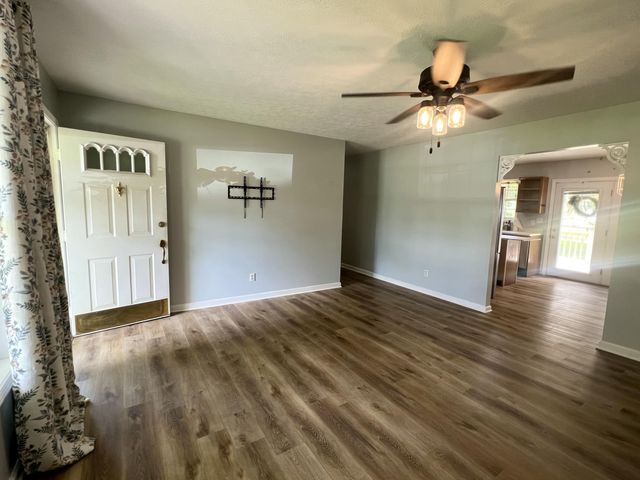 134 Cherokee Avenue, Russell Springs, KY 42642