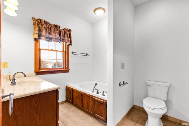 4239 S Kinsey Road, Warsaw, IN 46580