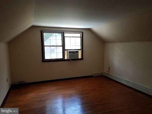 6 S MIDDLEBUSH RD, Somerset, NJ 08873
