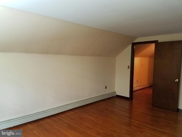 6 S MIDDLEBUSH RD, Somerset, NJ 08873