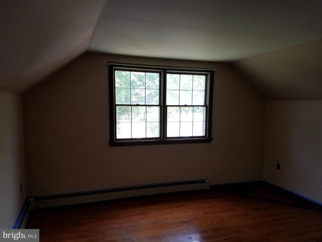 6 S MIDDLEBUSH RD, Somerset, NJ 08873