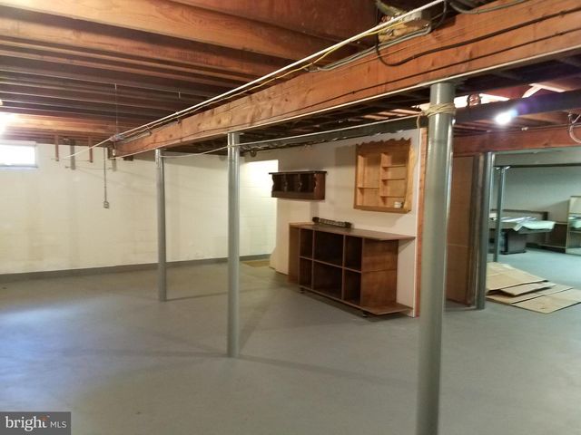 6 S MIDDLEBUSH RD, Somerset, NJ 08873