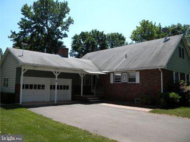 6 S MIDDLEBUSH RD, Somerset, NJ 08873